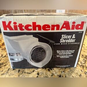 NEW- KitchenAid Silver Slicer & Shredder Attachment